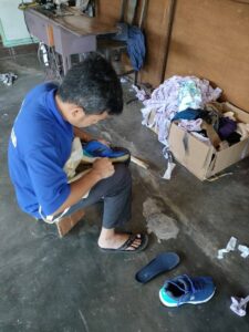 Narapidana Lapas Magelang Menekuni Sol Sepatu: Menciptakan Peluang Baru di Balik Jeruji