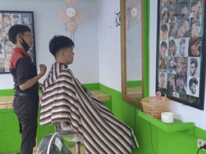 Di Punggawai Seksi Kegiatan Kerja Lapas Curup Giatkan Barbershop Bagi WBP